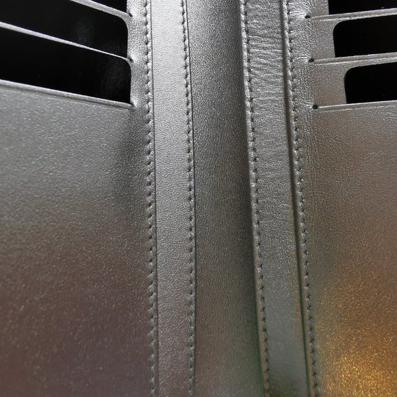 Authentic Chanel Limited Edition lambskin wallet (Brandnew) - Picture 5 of 11